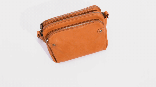Crossbody axel- och kopplingsväska i läder i tre lager