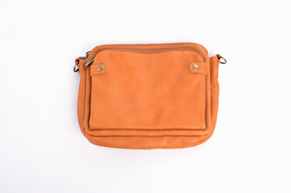 Crossbody axel- och kopplingsväska i läder i tre lager
