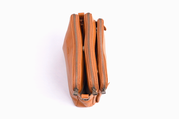 Crossbody axel- och kopplingsväska i läder i tre lager