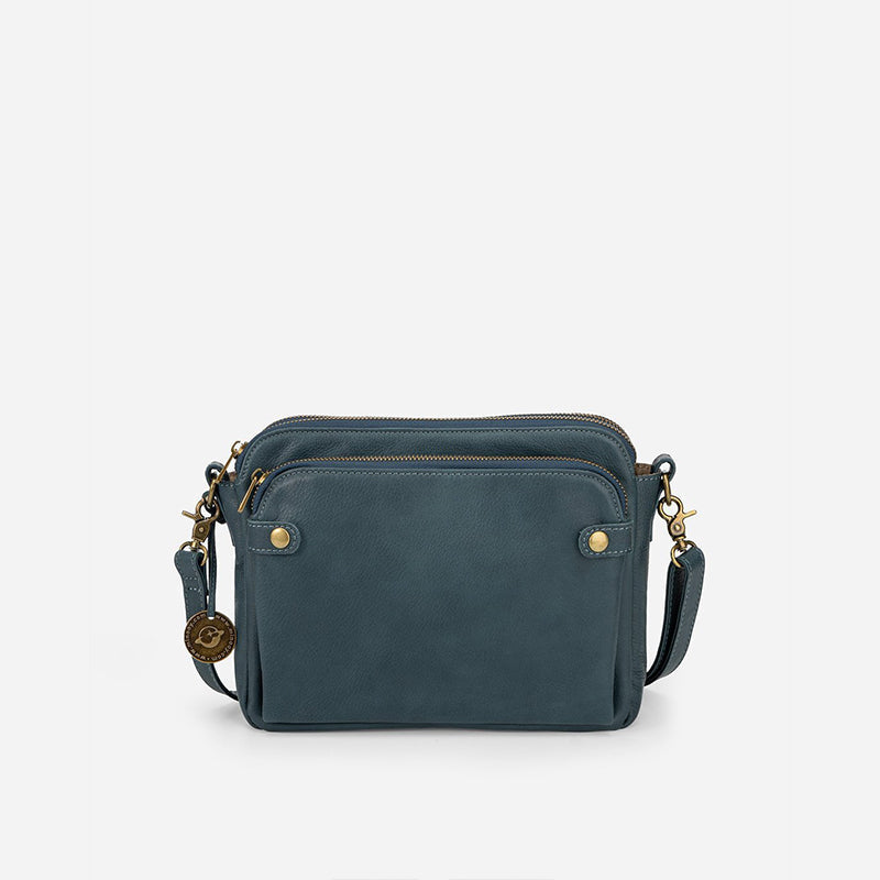 Crossbody axel- och kopplingsväska i läder i tre lager