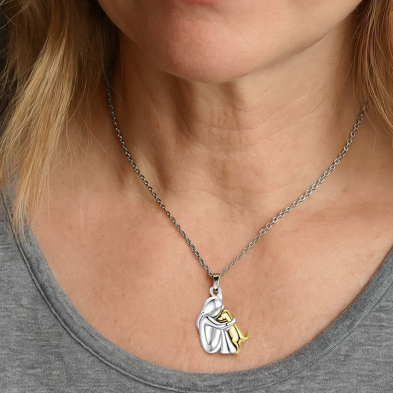 Liten Flicka Som Kramar Hundhalsband