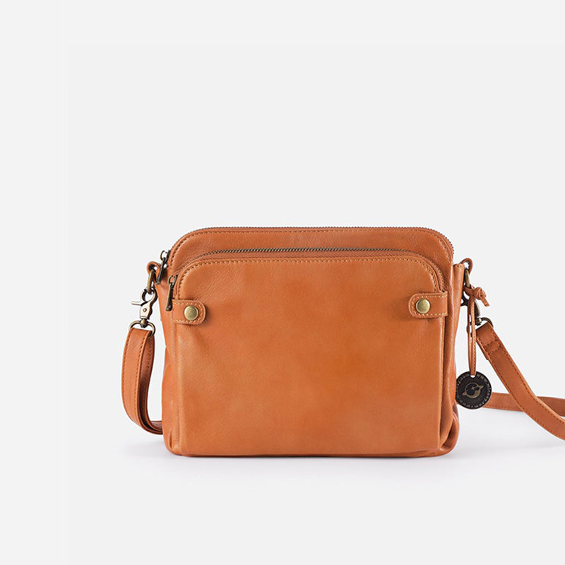 Crossbody axel- och kopplingsväska i läder i tre lager