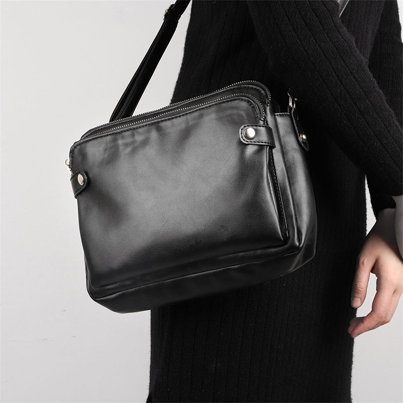 Crossbody axel- och kopplingsväska i läder i tre lager