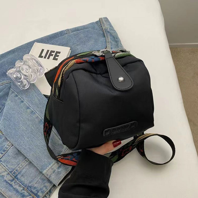 2024 Års Nya Modell Av En Axelväska I Oxford-Tyg Med Skalform