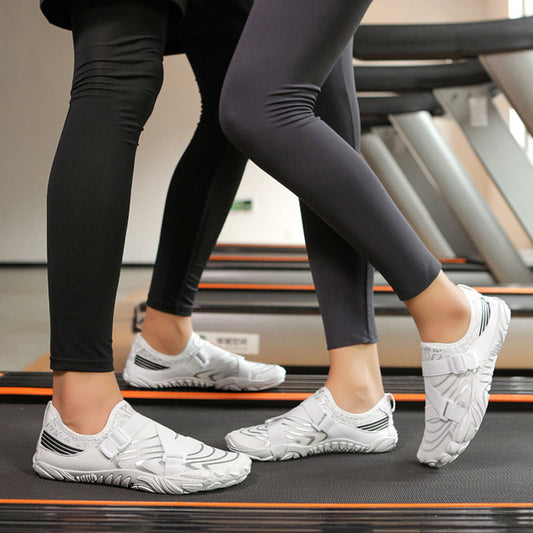 Män och kvinnors strand simning utomhus vandring och bergsklättring cykelskor