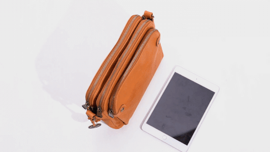 Crossbody axel- och kopplingsväska i läder i tre lager
