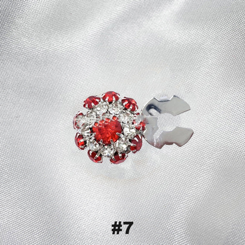 Blommiga diamantknappar på ärmarna