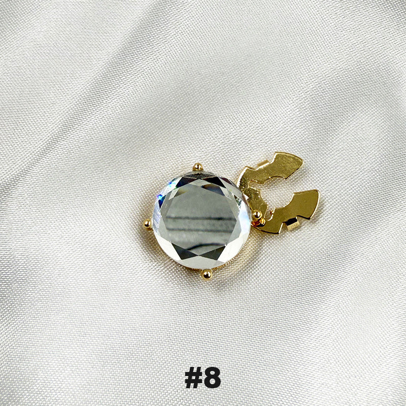 Blommiga diamantknappar på ärmarna