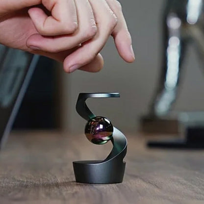 Kinetisk skrivbordsleksak som trotsar gravitationen