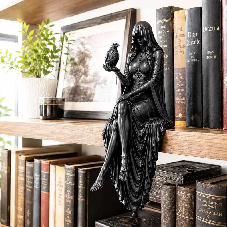 🎁Gothic Raven Shelf Sitter Statue