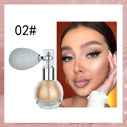 Uppiggande kroppsskimmer-glitter i en spray