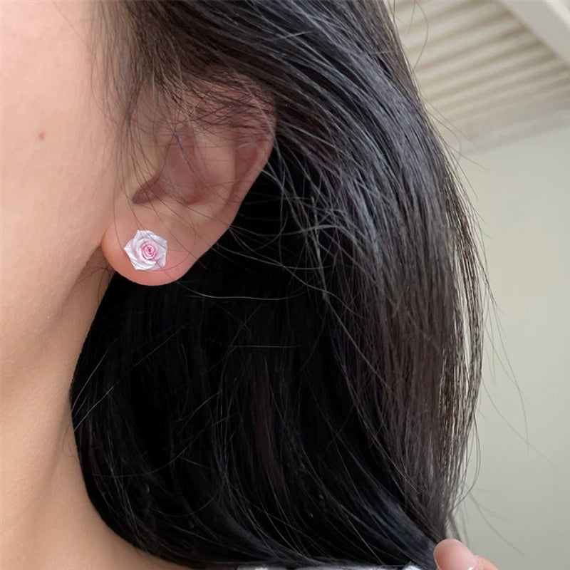 Örhängen med torkad blomma