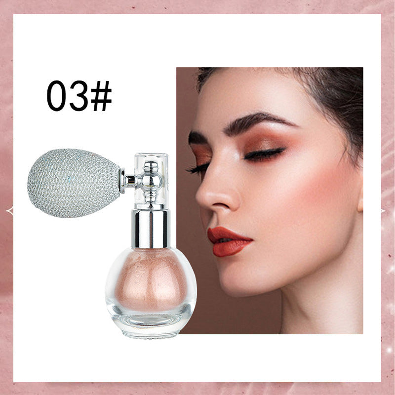 Uppiggande kroppsskimmer-glitter i en spray