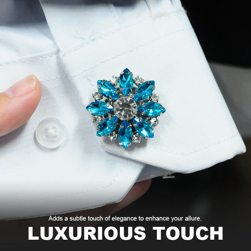 Blommiga diamantknappar på ärmarna