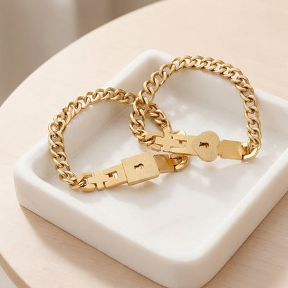 💞Couples’ Titanium Steel Bracelets with Heart-Shaped Padlocks🗝️