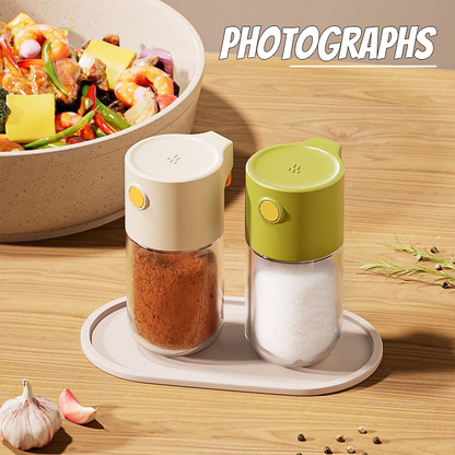 Köksmätade och förseglade kryddflaskor