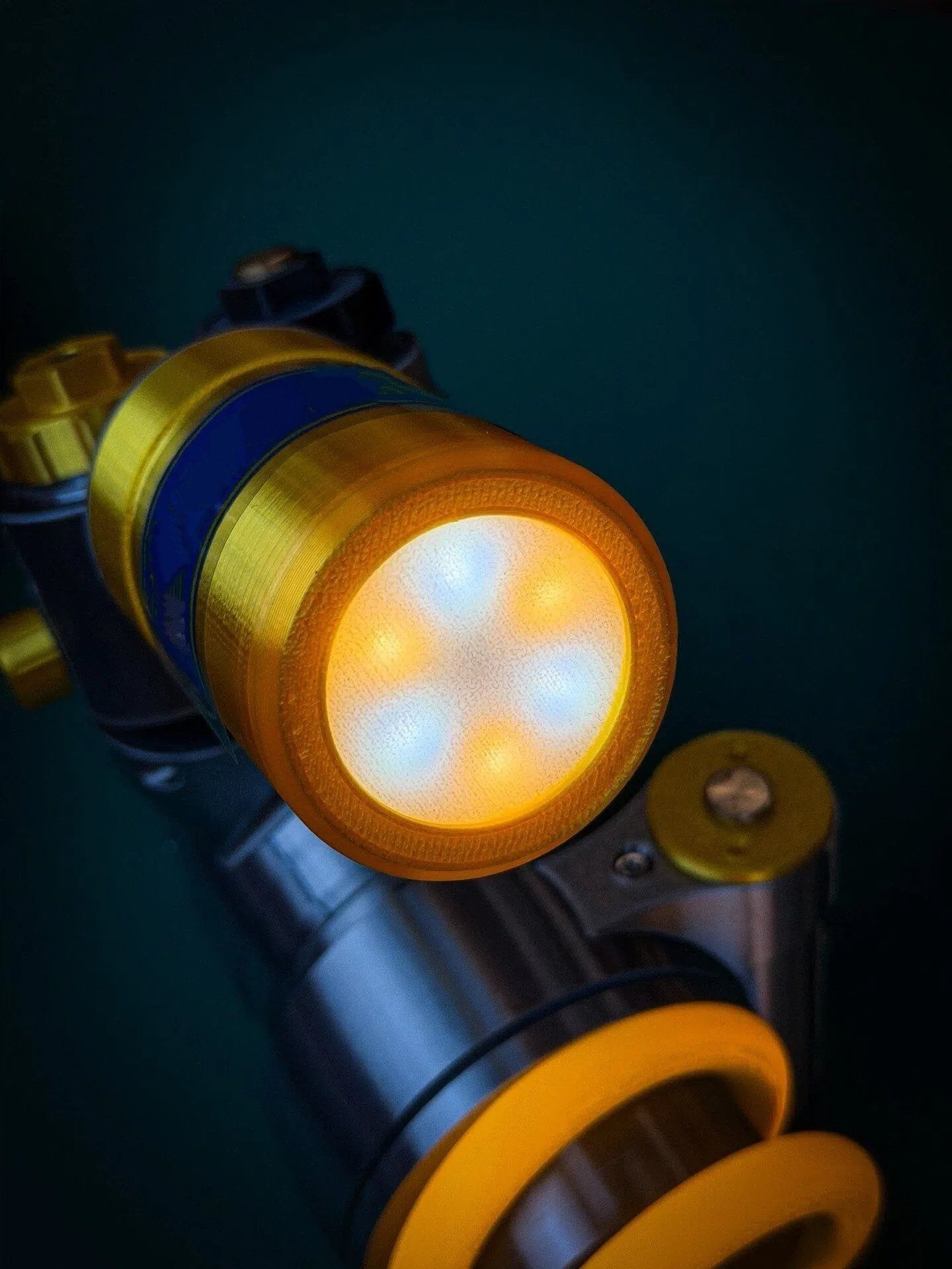 🔥Inspired Suspension Shock Absorber Lamp - Adjustable LED Light for Gamers & Car Enthusiasts(⏰Free Shipping)