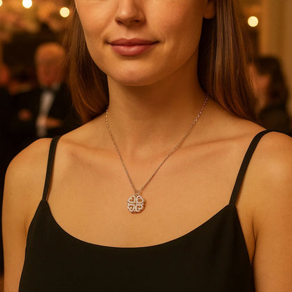 Ett hjärt-till-hjärta dubbelt slitage öppet stängt fyrklöverhalsband