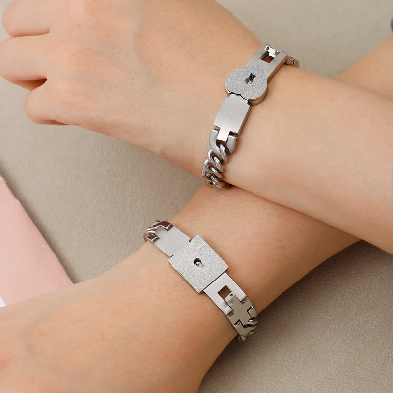 💞Couples’ Titanium Steel Bracelets with Heart-Shaped Padlocks🗝️