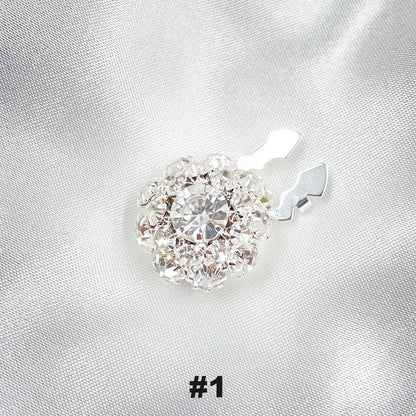 Blommiga diamantknappar på ärmarna