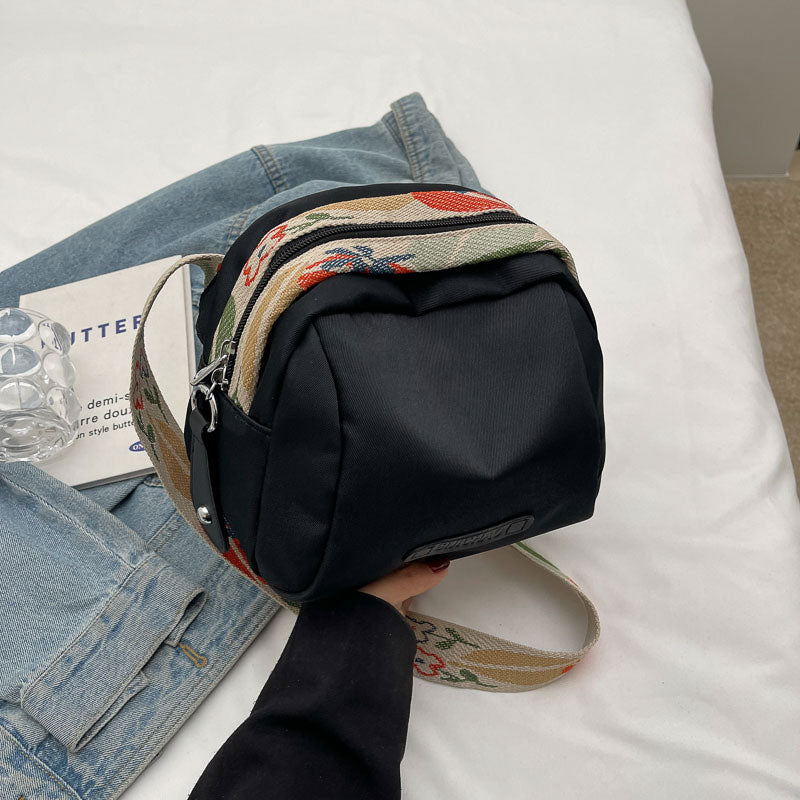 2024 Års Nya Modell Av En Axelväska I Oxford-Tyg Med Skalform