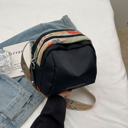 2024 Års Nya Modell Av En Axelväska I Oxford-Tyg Med Skalform