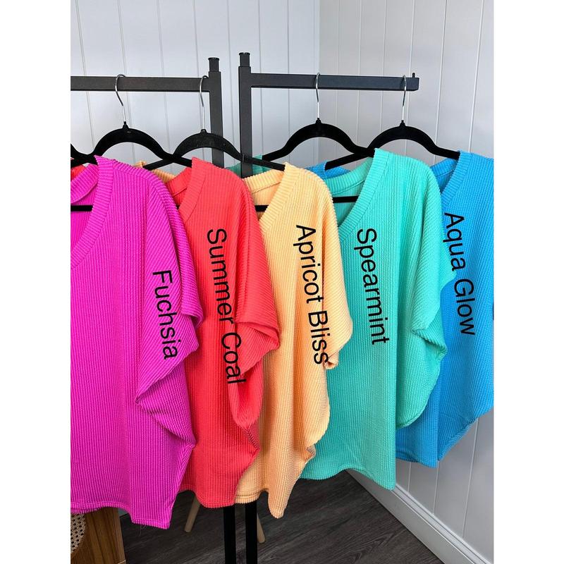 Löst sittande V-ringad t-shirt för kvinnor med flerfärgad passform