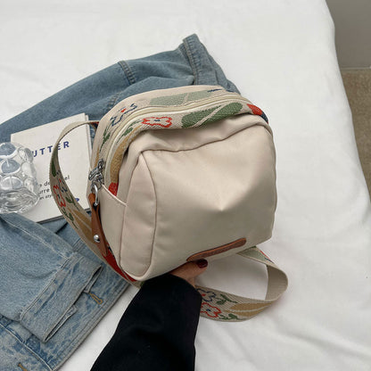 2024 Års Nya Modell Av En Axelväska I Oxford-Tyg Med Skalform