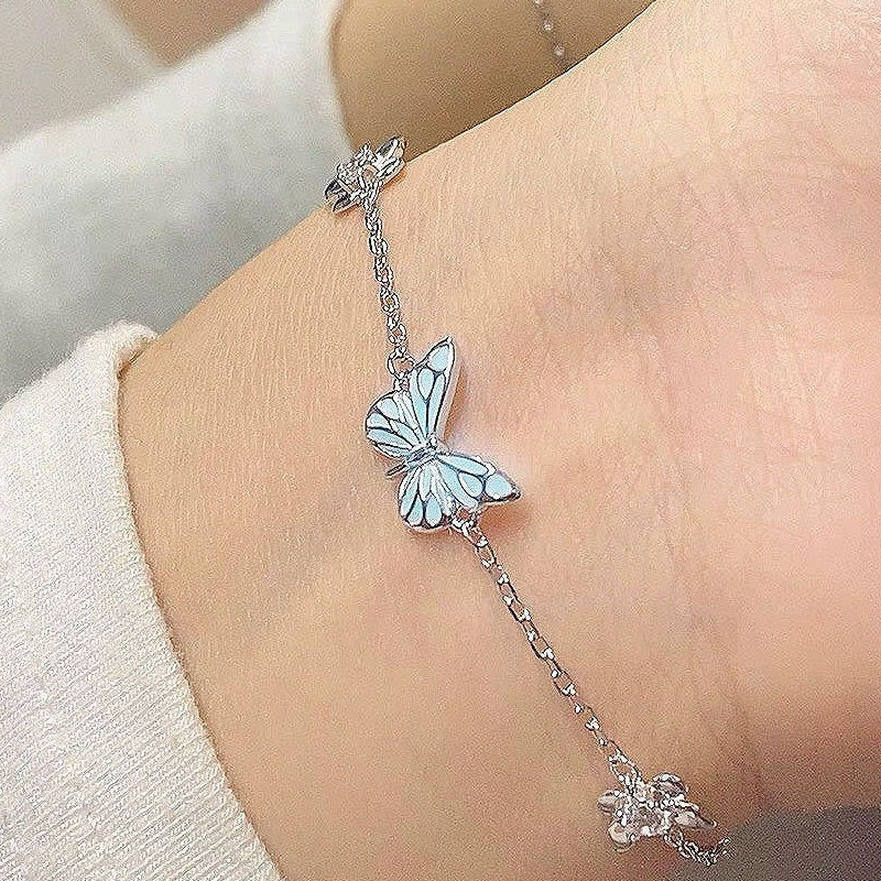 🦋 Glow-in-the-Dark Fjärilshalsband | Lys upp din unika charm 🦋