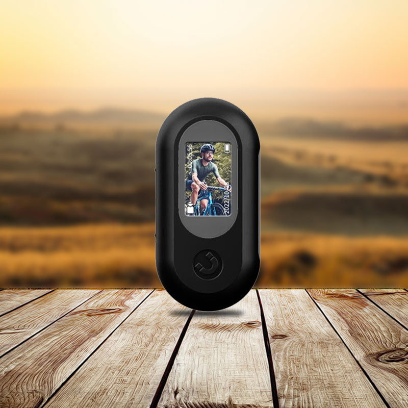 Actionkamera med lång batteritid och tummanövrering