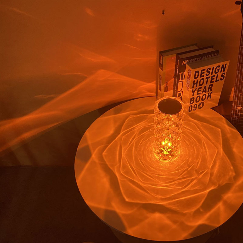 Led-lampa med kristallros som byter färg