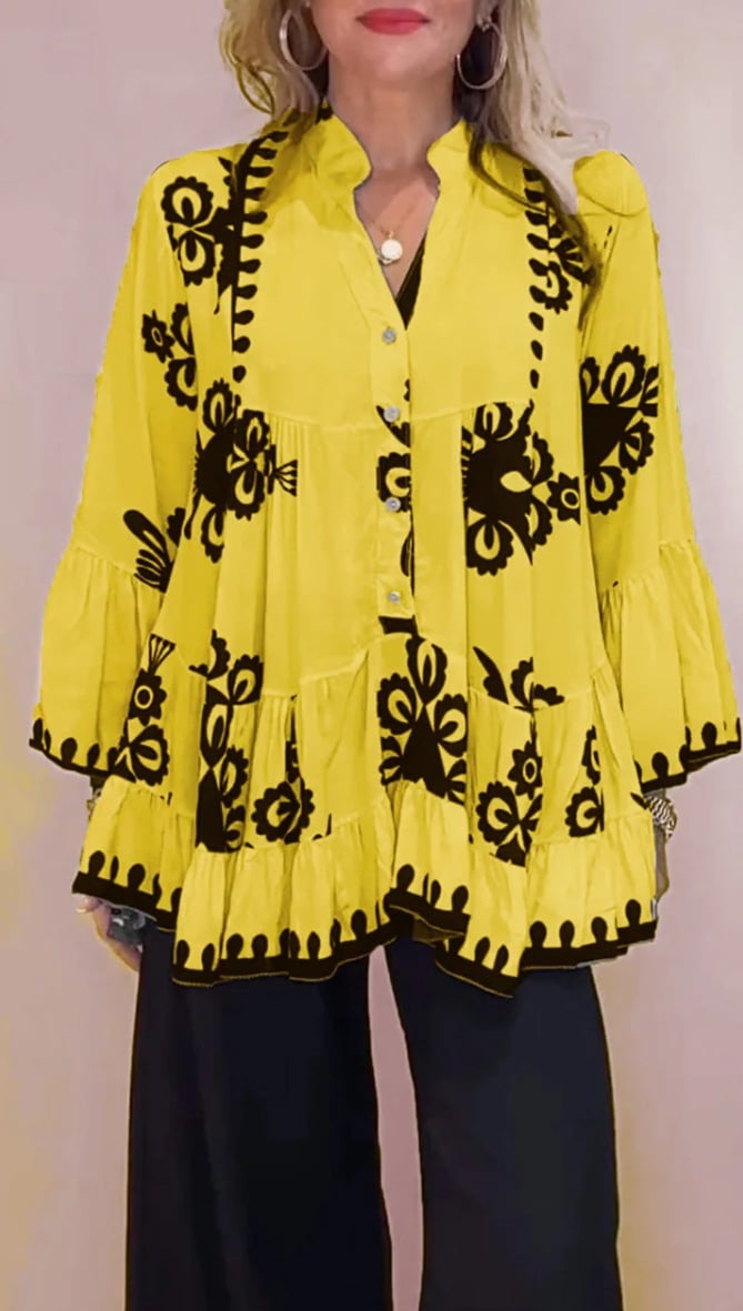 Topp i Boho-style med lösa volanger och knappar framtill