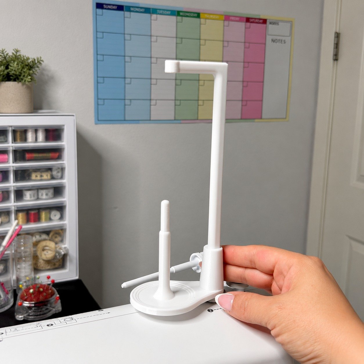 🧵Large Capacity Thread Spool Stand🪡(Compatible With Most Sewing Machines In UK Markets)