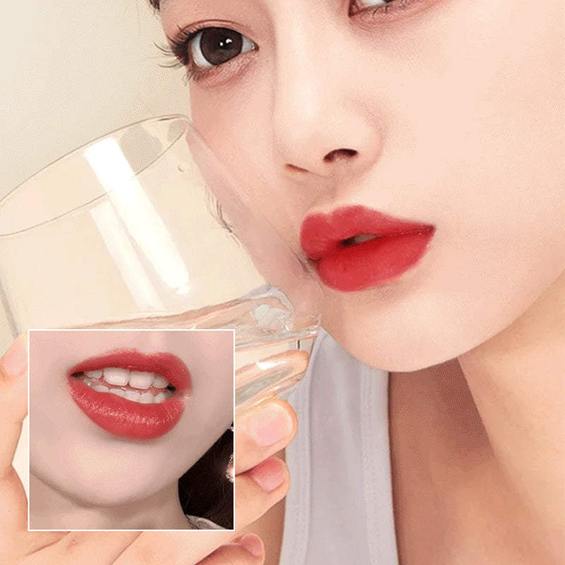 Återfuktande matt läppstift utan konserveringsmedel