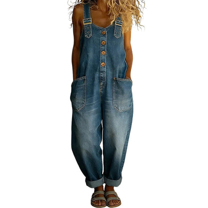 Loose-fitting denim dungarees for women with pockets