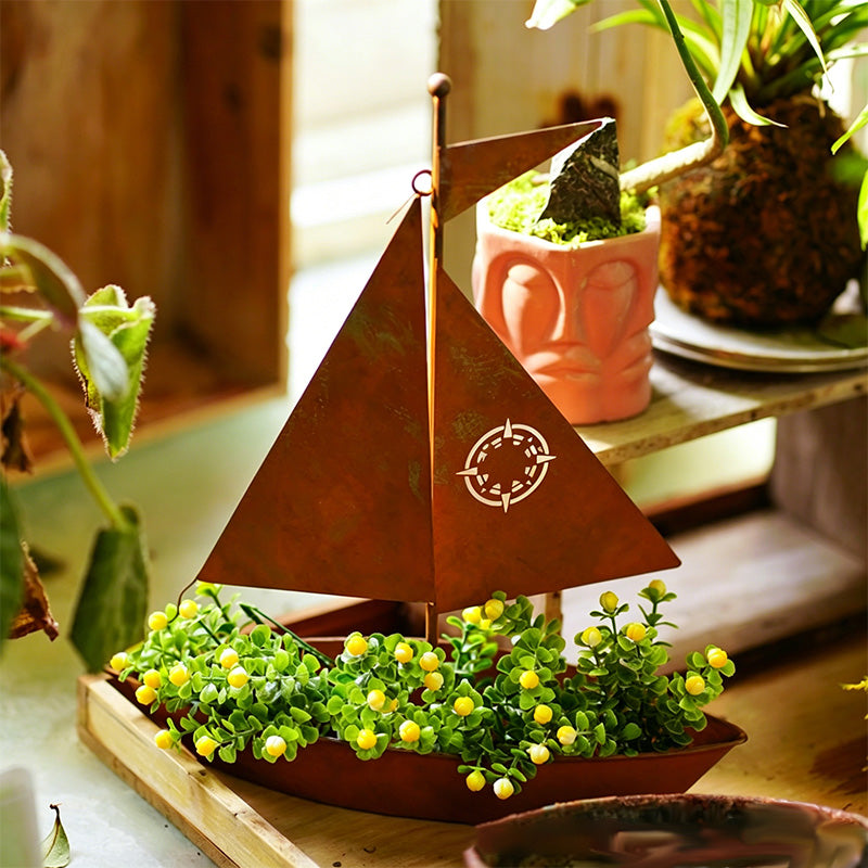 ⛵🌱 Rustic Sailboat Metal Planter – Handcrafted, weather-resistant & perfect for succulents, herbs or flowers – charming garden or shelf decor 🏡