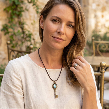 🗝️ Heart Guardian Witch Key Necklace – Set with Moonstone🌙