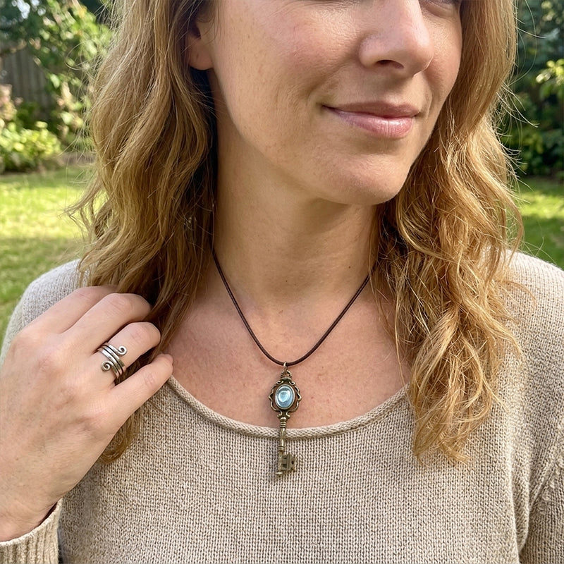 🗝️ Heart Guardian Witch Key Necklace – Set with Moonstone🌙