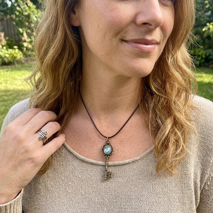 🗝️ Heart Guardian Witch Key Necklace – Set with Moonstone🌙