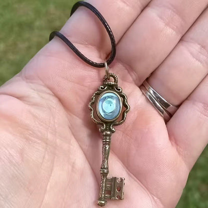 🗝️ Heart Guardian Witch Key Necklace – Set with Moonstone🌙