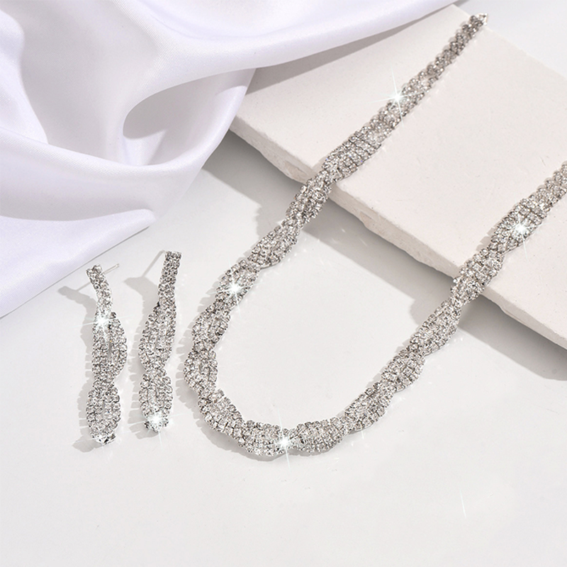 ✨ Sparkling Rhinestone Claw Chain Necklace & Earrings Set 💎